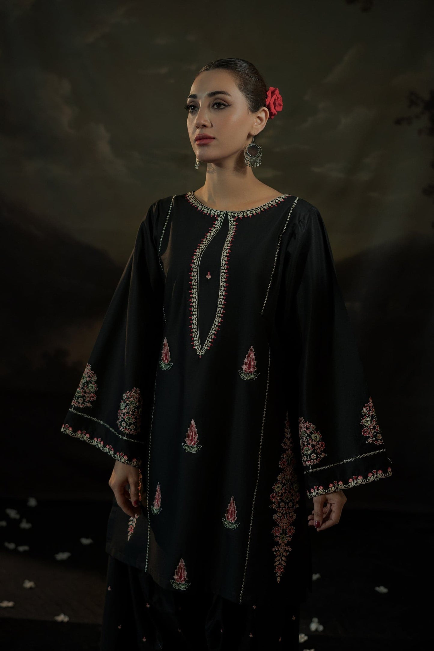 BLACK IRIS LONG LENGHT ( Embroided 2 PCs)