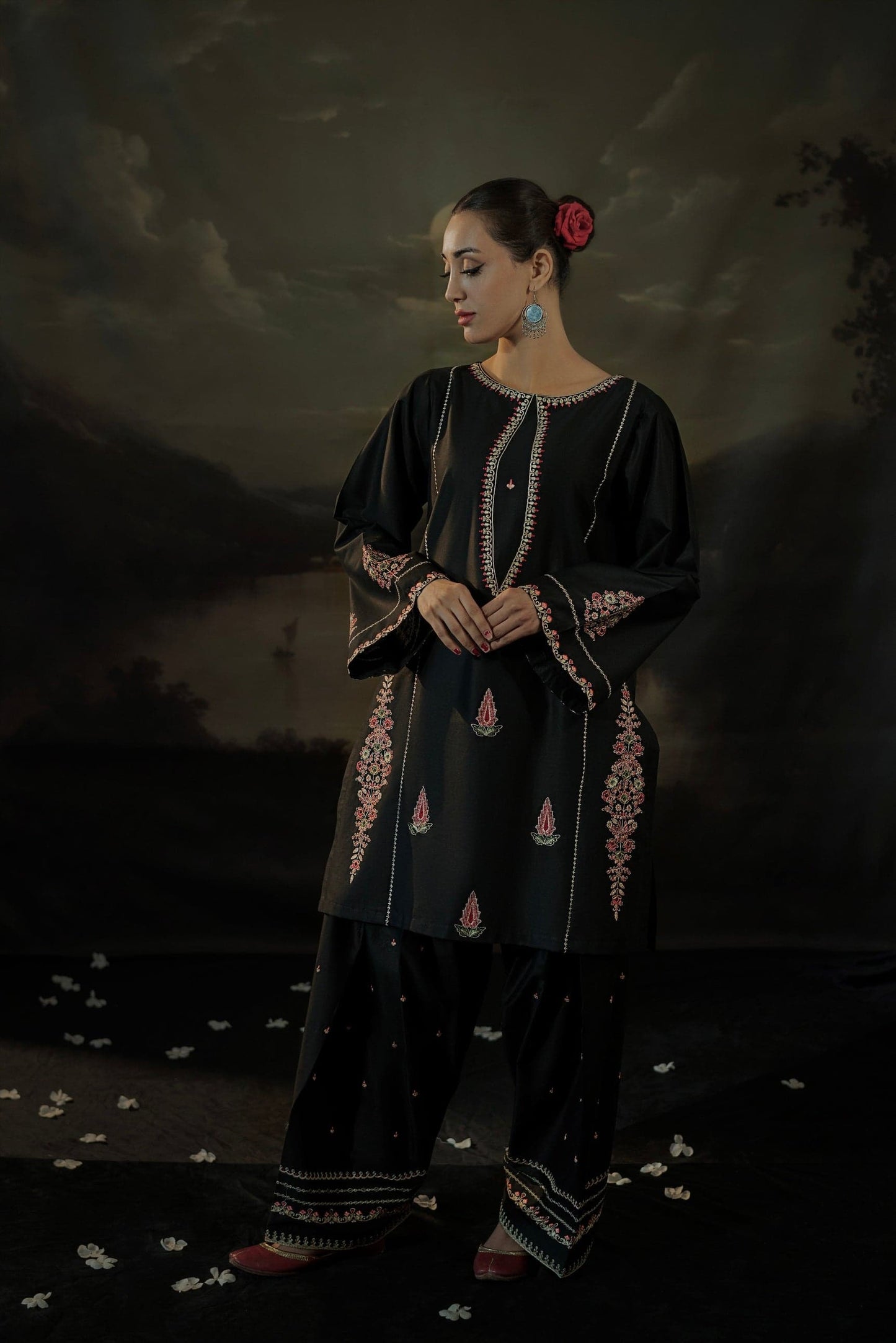 BLACK IRIS LONG LENGHT ( Embroided 2 PCs)