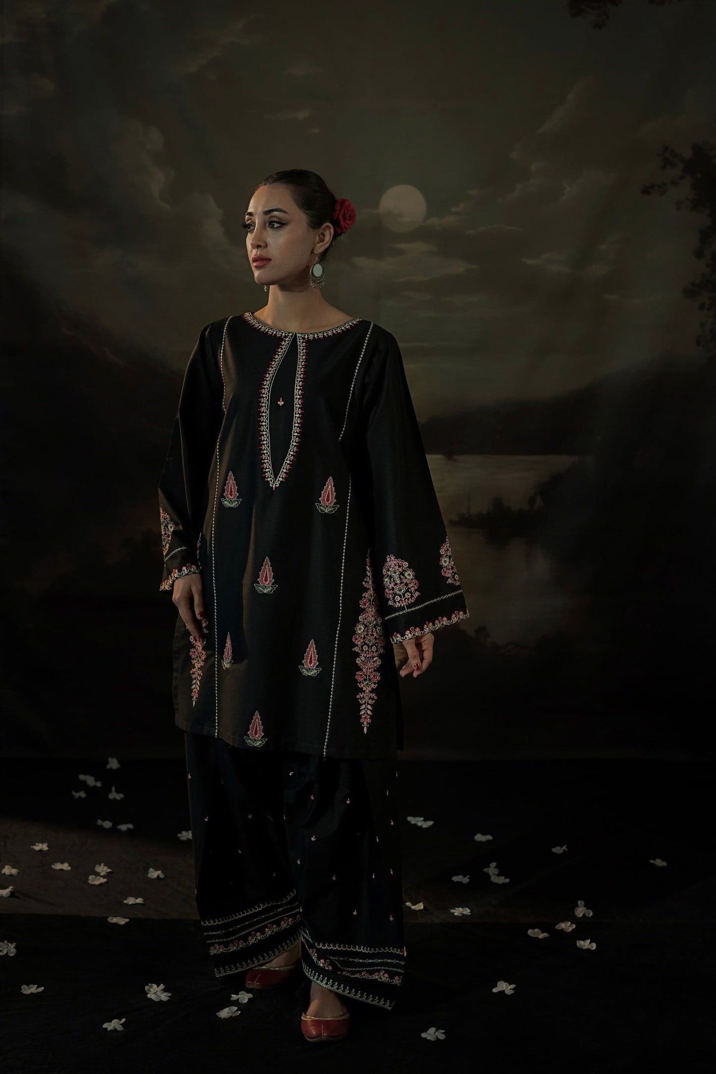 BLACK IRIS LONG LENGHT ( Embroided 2 PCs)