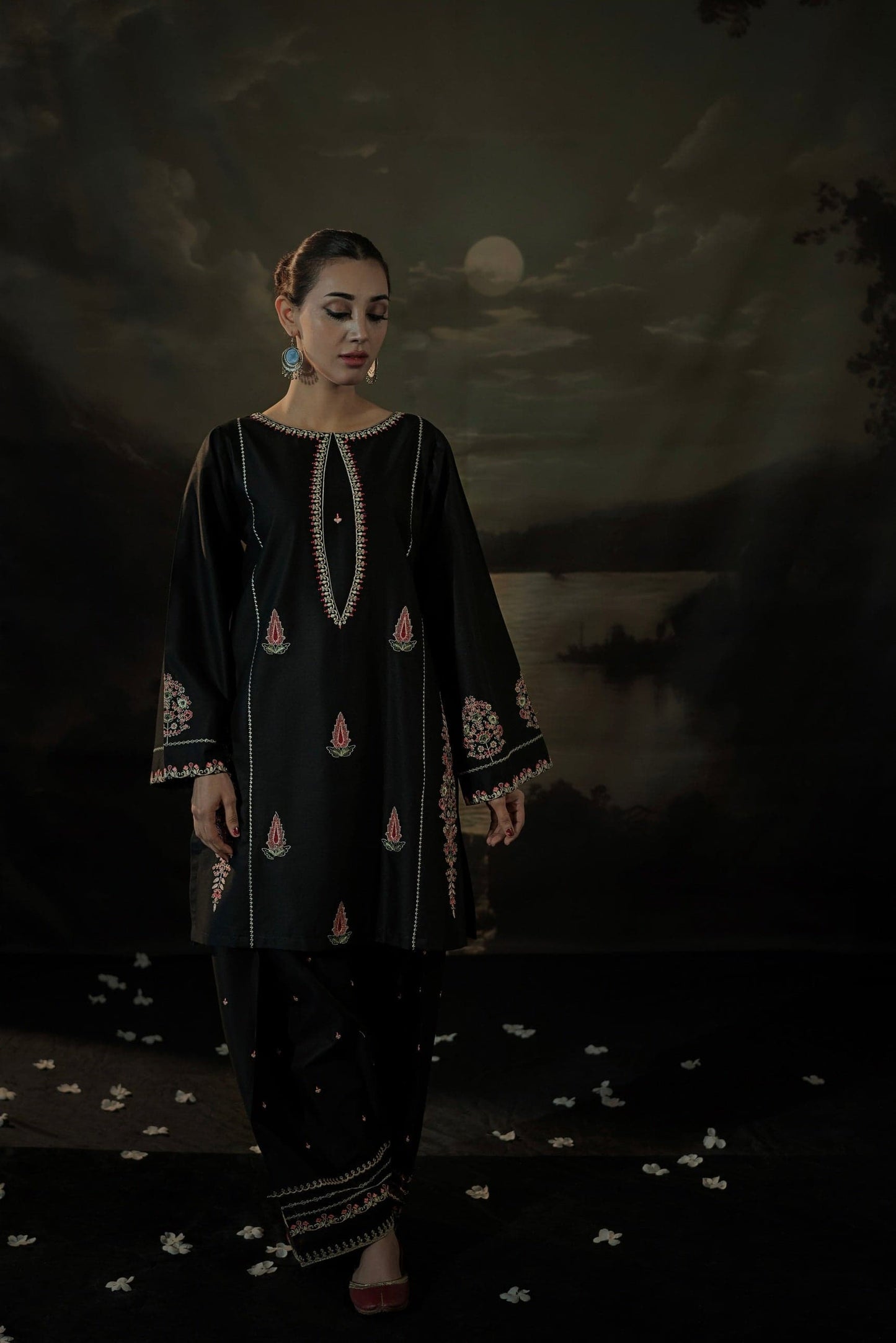 BLACK IRIS LONG LENGHT ( Embroided 2 PCs)