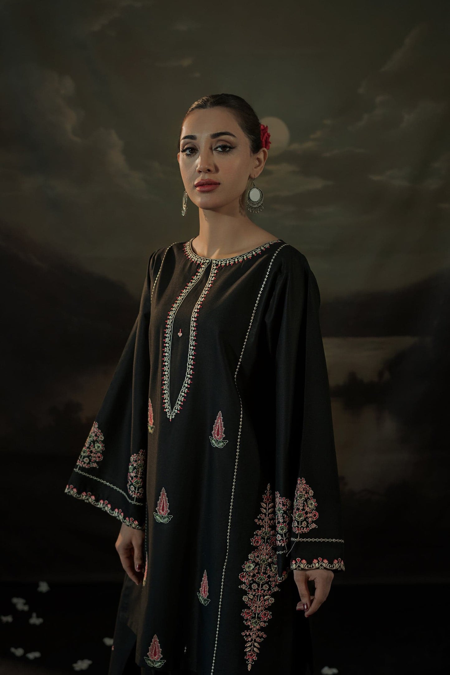 BLACK IRIS LONG LENGHT ( Embroided 2 PCs)